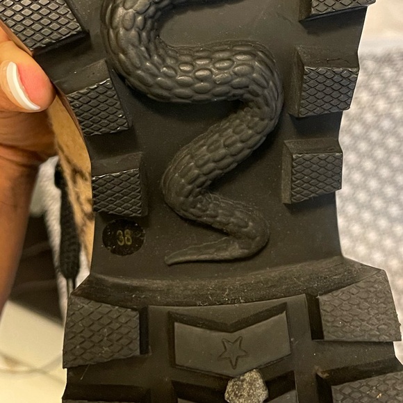 Gucci Women's Beige Lace-Up Boots - Picture 7 of 7